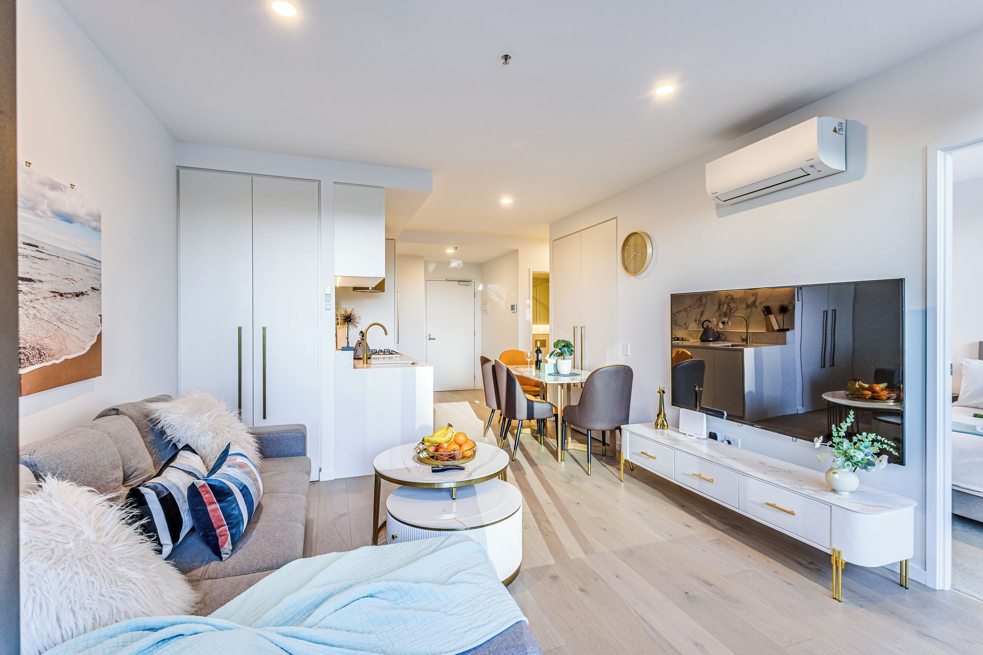 Apartemen Comfort, pemandangan kota | Area keluarga | Televisi 55-inci dengan saluran TV kabel