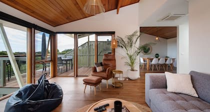 TJ's Tree House with Ocean Views
