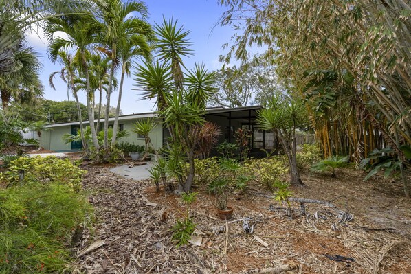Property grounds - Beautiful family-friendly beachside home (Melbourne Beach)