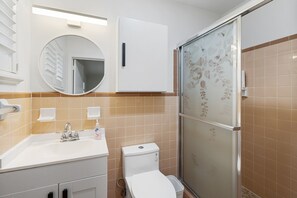 Douche, serviettes fournies