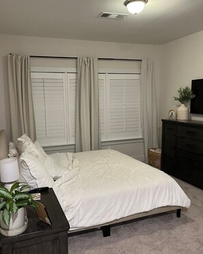 4 bedrooms, iron/ironing board, WiFi, bed sheets - New Home 7.5 Miles from Tournament
Best Location in Area for First Week of April (Evans)