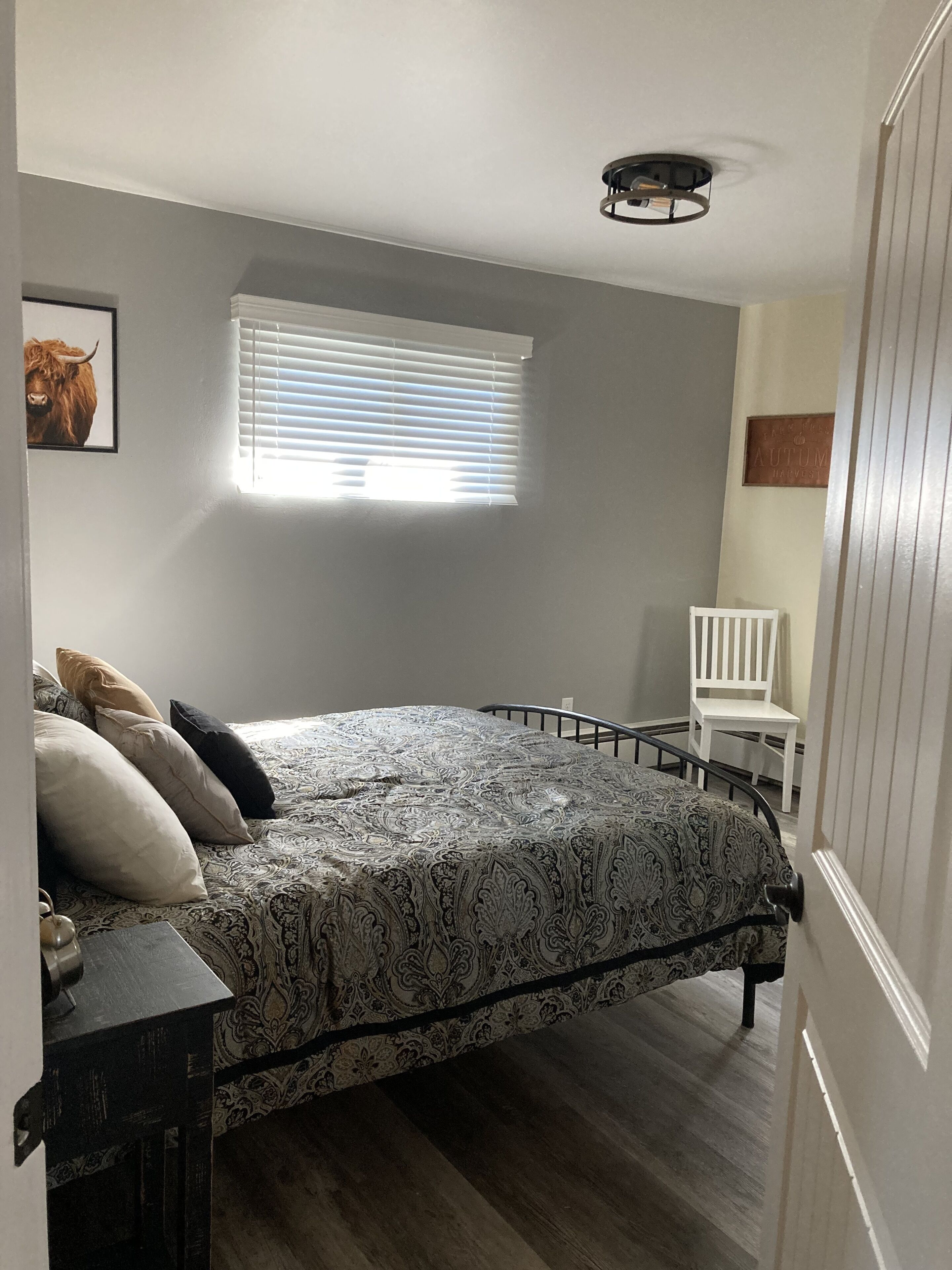 Blocks from downtown and has that country feel. Nestle in Columbia Falls comfort
