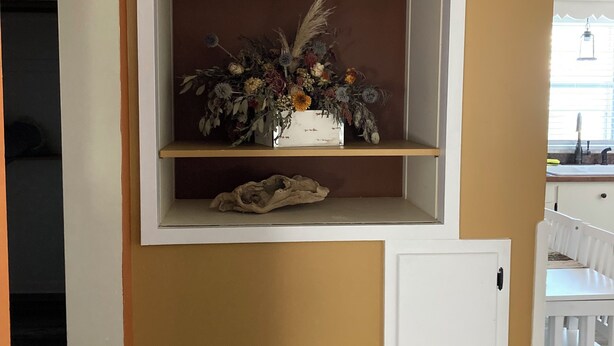 A wall-mounted shelf with a floral arrangement and a decorative object. - Blocks from downtown and has that country feel. Nestle in Columbia Falls comfort (Columbia Falls)