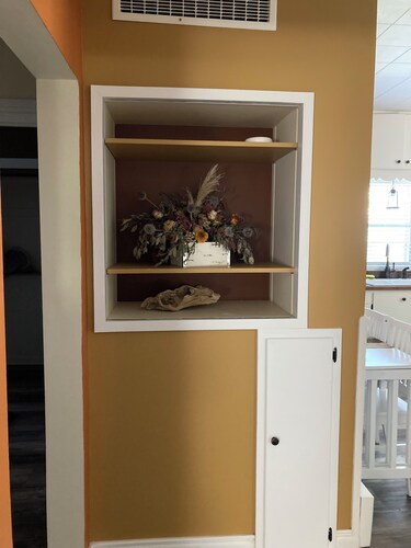 Blocks from downtown and has that country feel. Nestle in Columbia Falls comfort