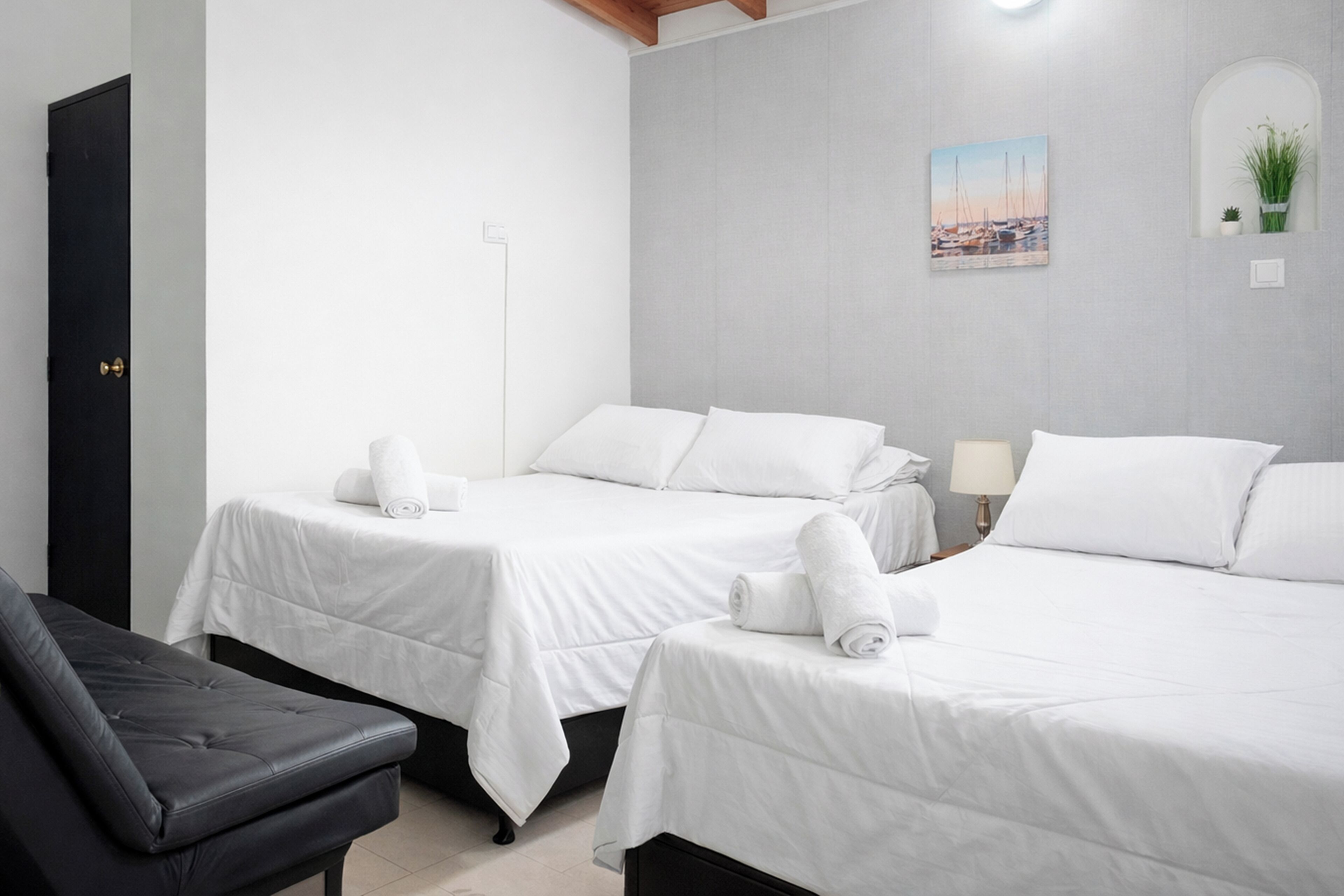 Basic Room | Individually furnished, bed sheets