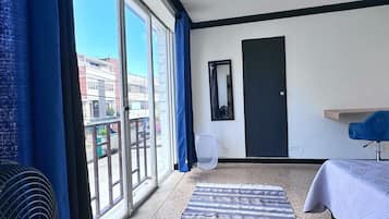 Compostela 201 | 5 bedrooms, individually furnished, bed sheets
