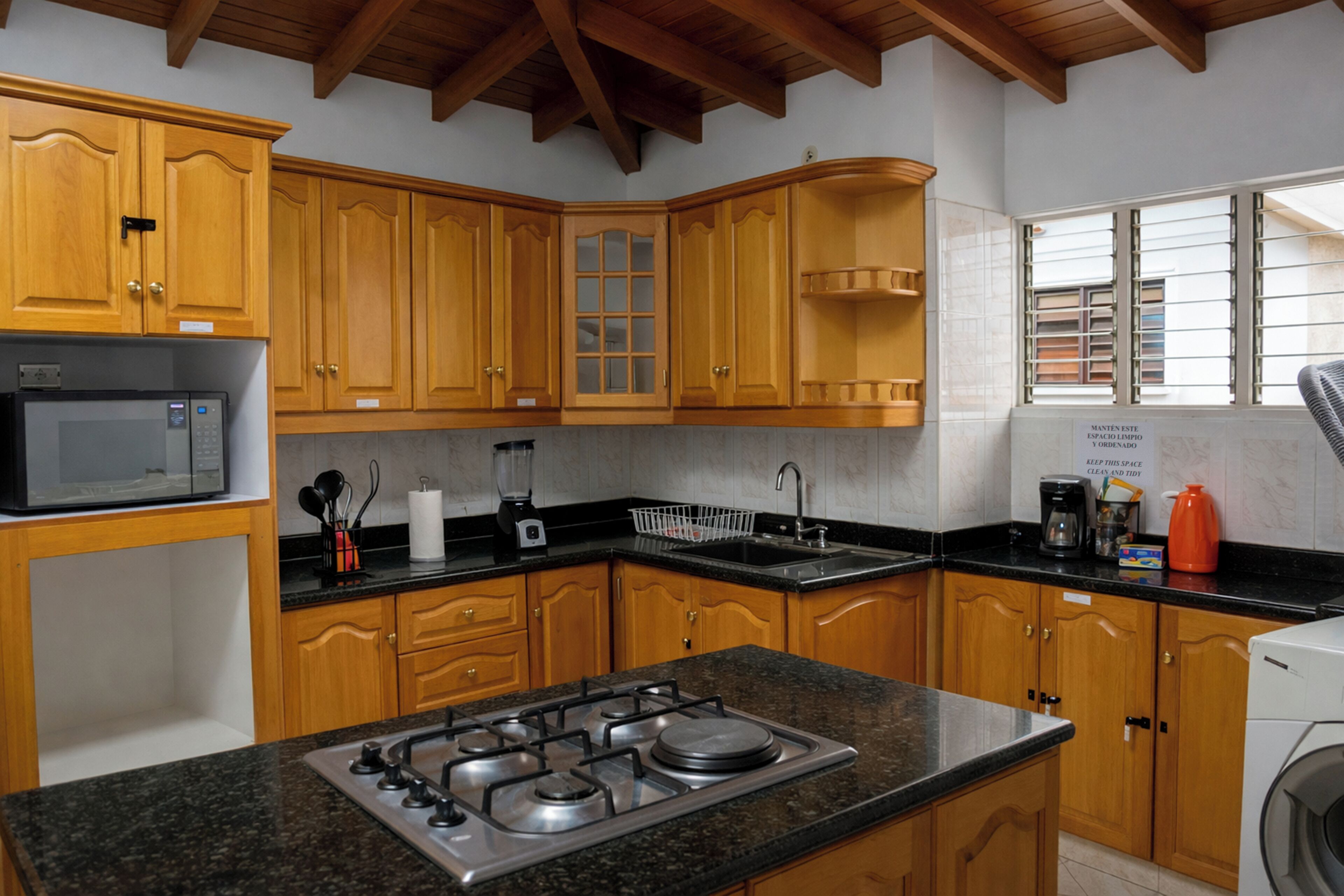 Fridge, microwave, blender, cookware/dishes/utensils