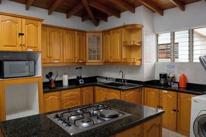 Fridge, microwave, blender, cookware/dishes/utensils - Compostela Estadio (Medellín)