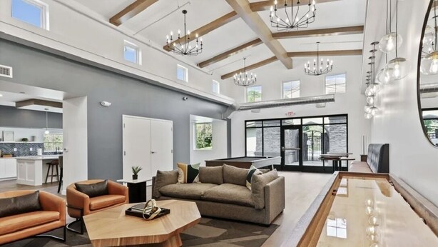 Lounge - Serene Spring Retreat (Bloomington)