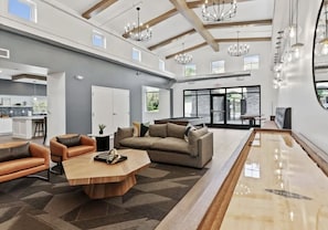 Lounge - Serene Spring Retreat (Bloomington)