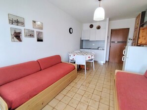 Appartement, 1 chambre, balcon, vue ville | Salle de séjour