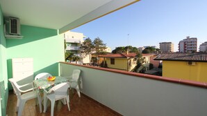 Balcony - Calm Apartment Perfect for up to 4 Guests (San Michele al Tagliamento)