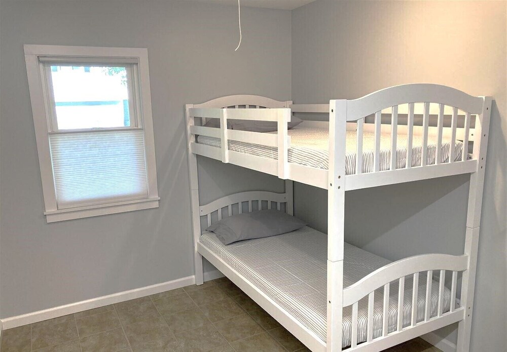 New Cute Elk Rapids Cottage close to Horse Show. Elk Rapids Vrbo