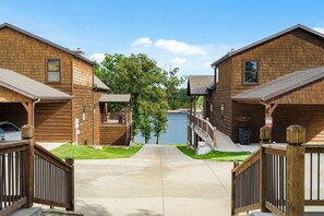 Property grounds - Townhome w Lake Access_Free Branson Attraction Tickets_Steps From Volleyball_Playground & More (Branson)