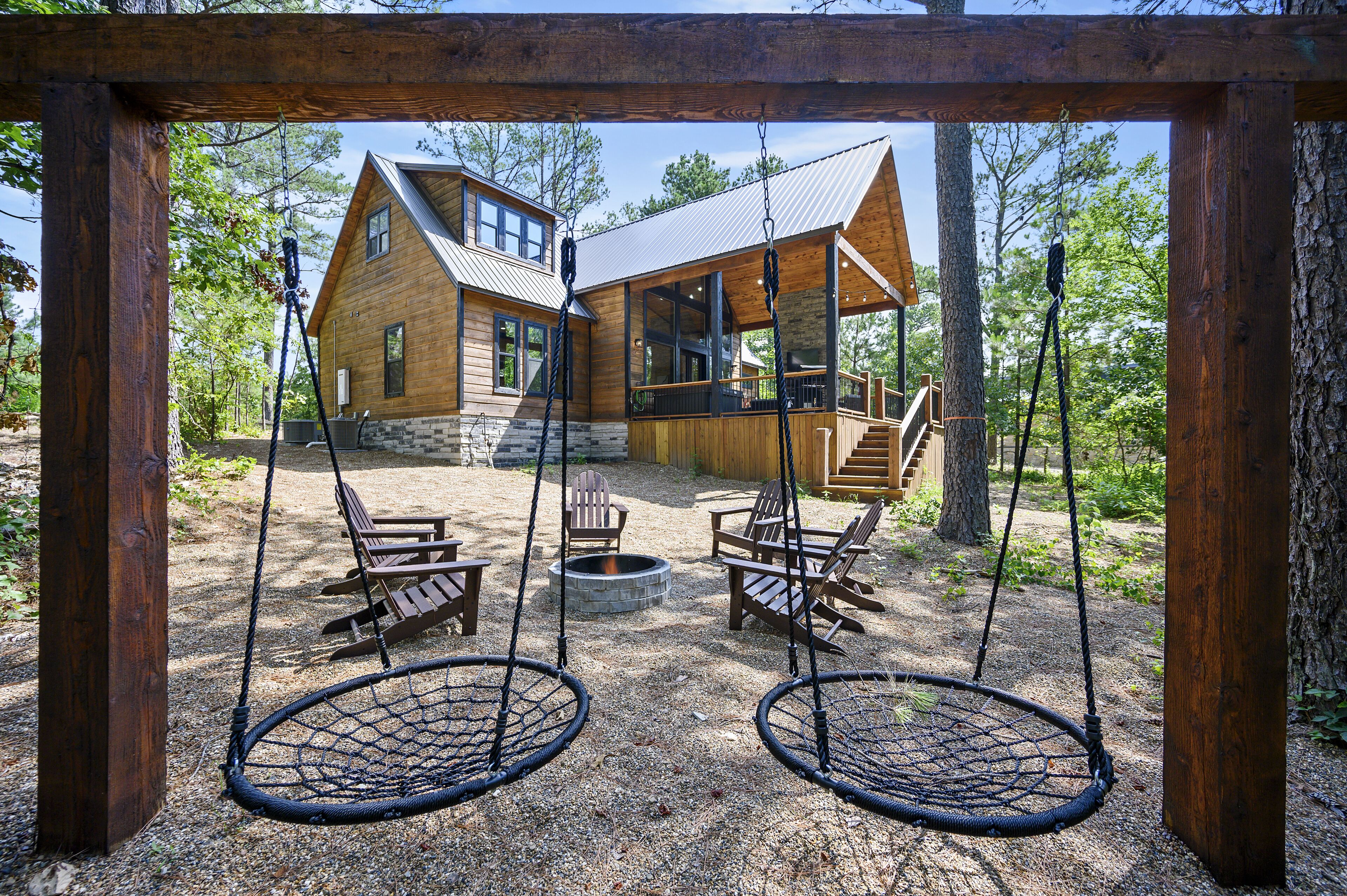 Brand New & Spacious! Hot Tub, Fire Pit, Wifi!