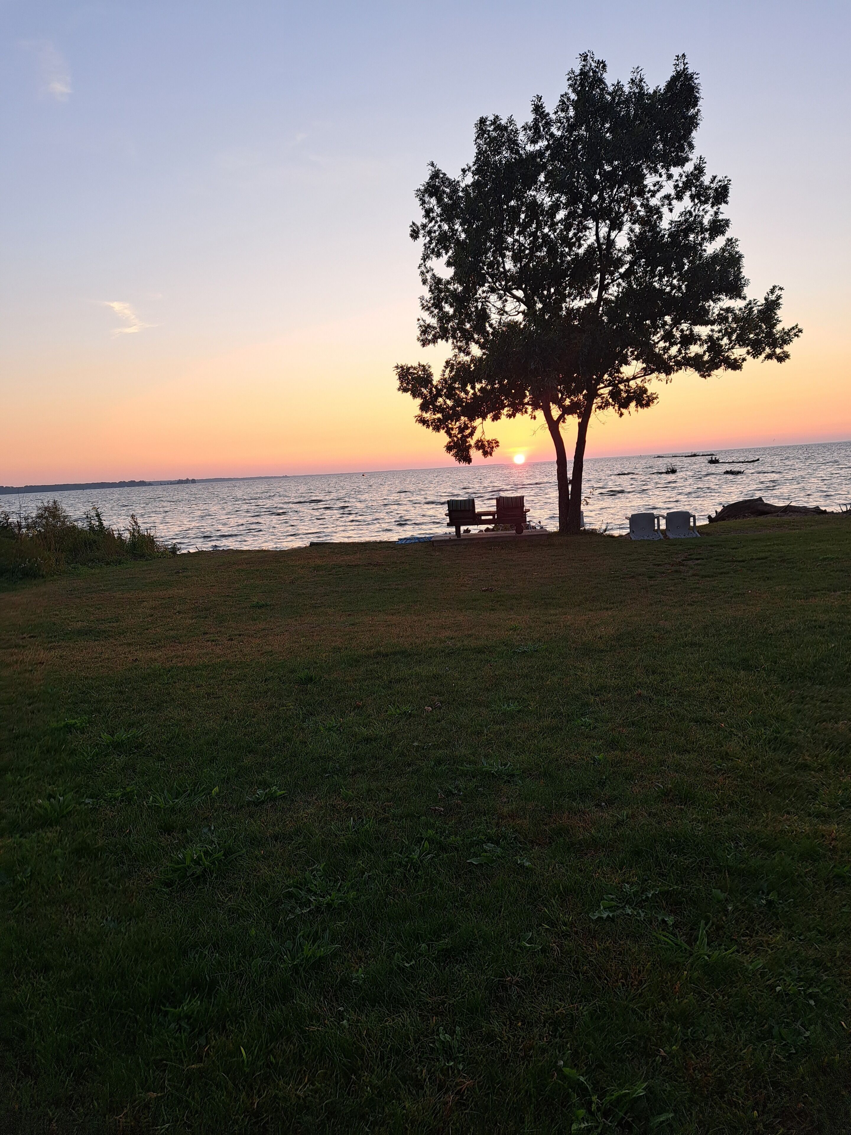Cozy 4-bedroom cottage in enchanting Verona Beach with AC, WiFi