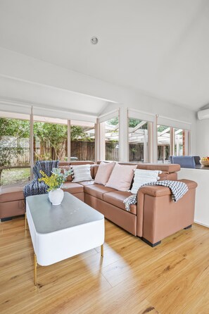 Comfort House, Garden View | Living area | 55-inch TV with cable channels, Netflix, streaming services - StayAU Family Home Pet Friendly (Narre Warren South)