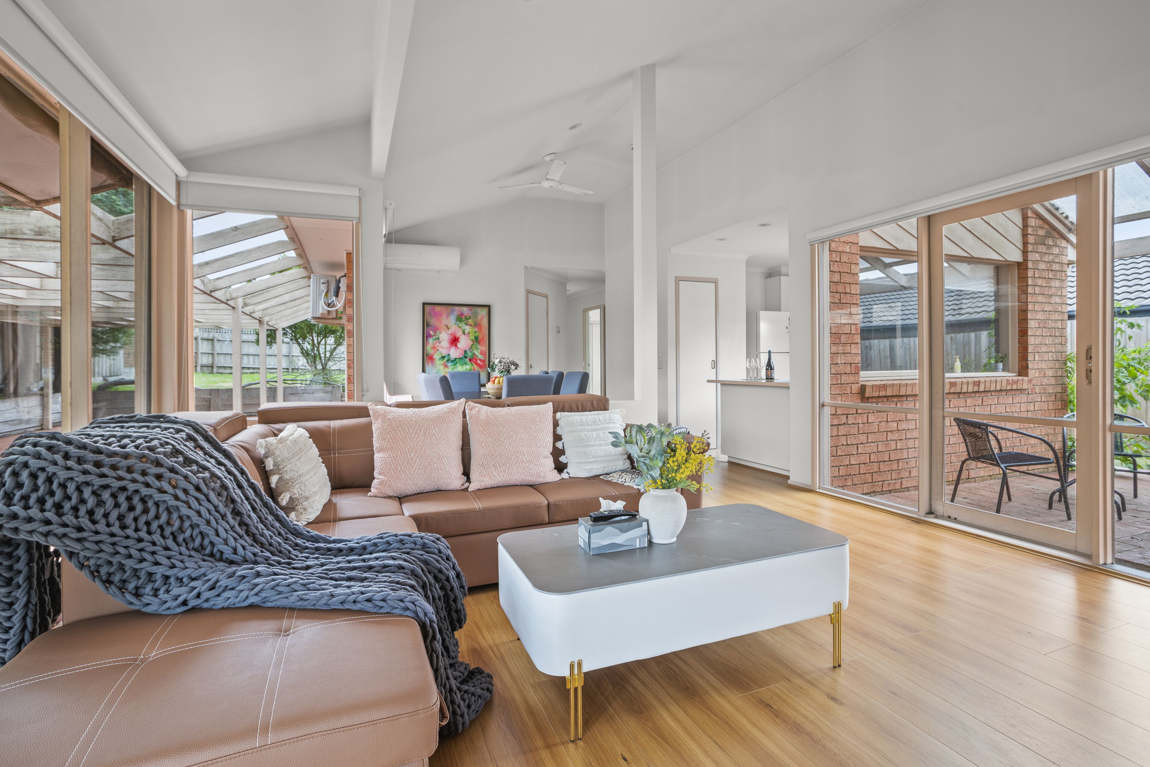 舒適獨棟房屋, 花園景觀 | 起居區 | 55-吋電視、有線頻道、Netflix、串流服務