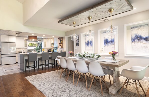 Dining - 5 acre Family Resort in Center of Naples with heated pool (Naples)