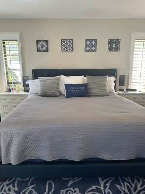 5 bedrooms, iron/ironing board, WiFi, bed sheets - 5 acre Family Resort in Center of Naples with heated pool (Naples)