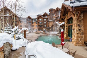 屋内プール、温水プール