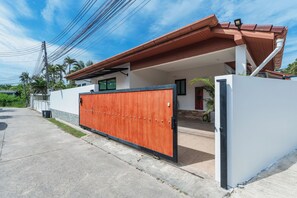 Property entrance - Iconic Art Decor 3BR Pool Villa Salika (Rawai)