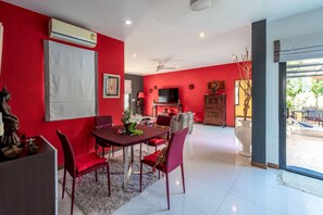 Design Villa | In-room dining - Iconic Art Decor 3BR Pool Villa Salika (Rawai)