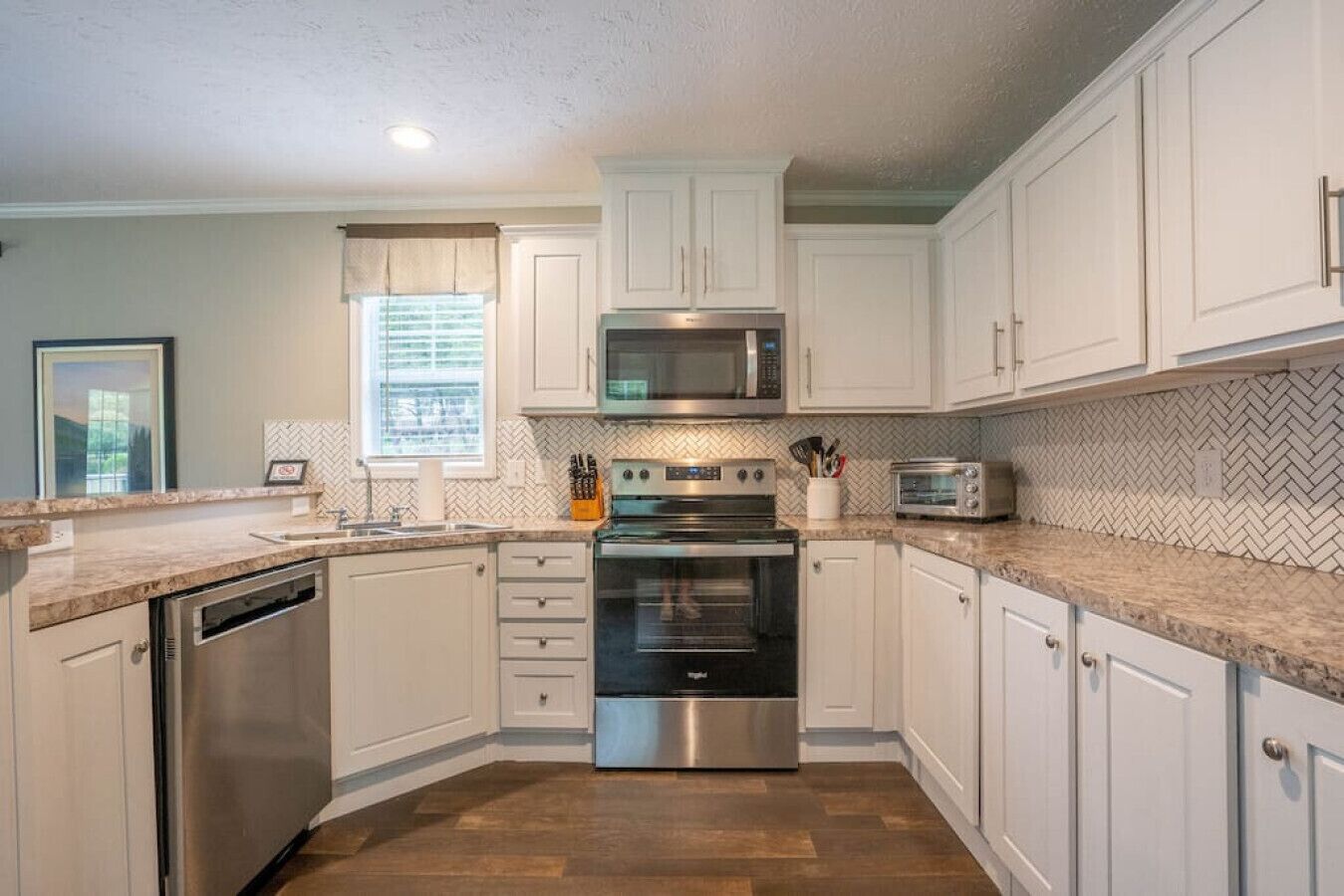 冰箱、微波炉、烤箱、炉灶