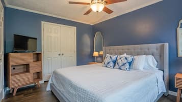 2 Schlafzimmer, Schreibtisch, Bügeleisen/Bügelbrett, Reisekinderbett