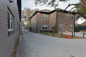 Exterior - 2BR The TMC Flats 05! Hermann Park! Zoo! (Houston)