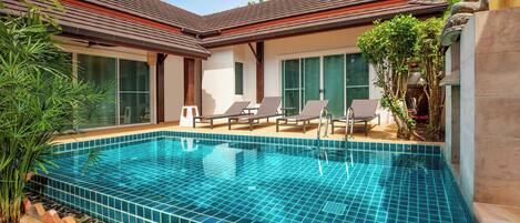 Außenpool, Liegestühle