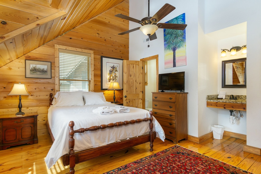 Linger Longer Lodge Spacious Home in Beautiful Montreat With Mountain