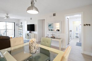 Unclassified image, 4 of 27, button