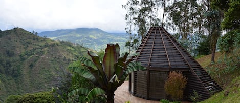 Signature Cabin | 1 bedroom, in-room safe, laptop workspace, blackout drapes