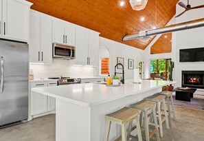 Fridge, microwave, oven, stovetop - Luxe Cabin | Pool Coming Soon! | Hot Tub (Broken Bow)