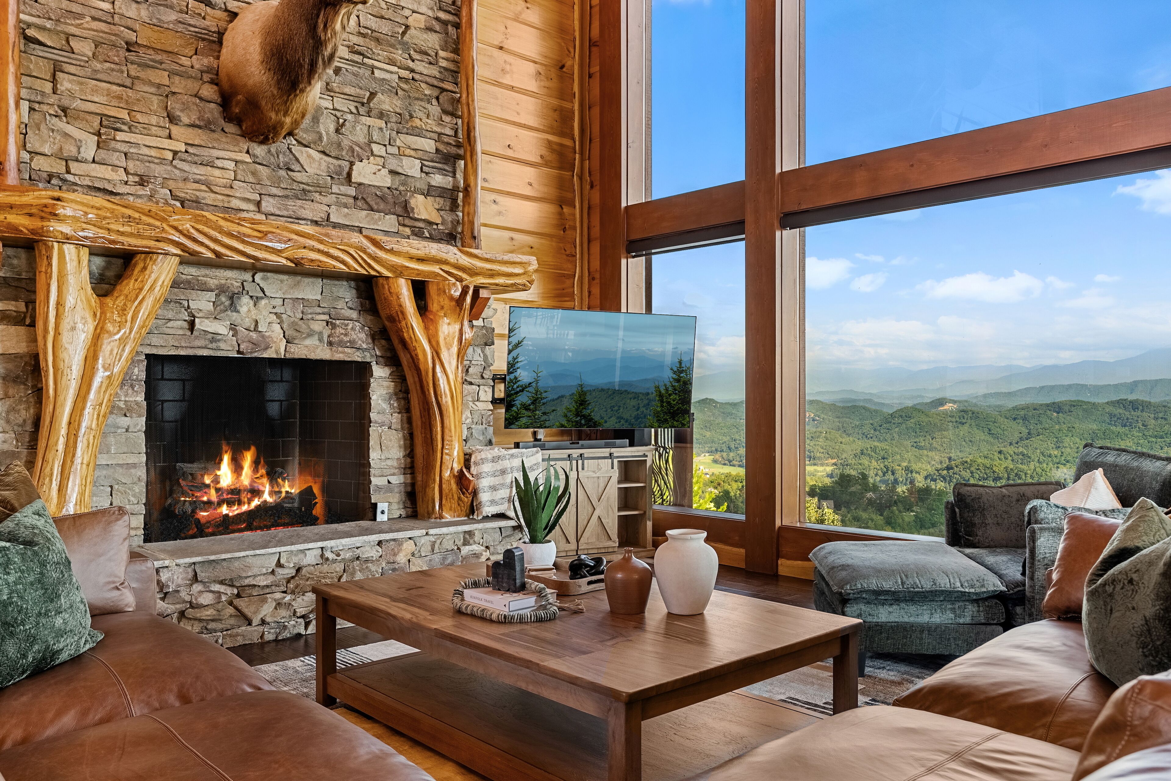 Smart-TV, Kamin, Stereoanlage