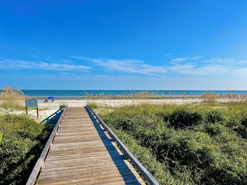 3 Bedroom ~ Pet Friendly ~ Coastal Casual & Refined Style ~ 8 Cotton Lane