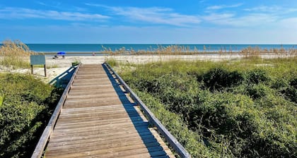 3 Bedroom ~ Pet Friendly ~ Coastal Casual & Refined Style ~ 8 Cotton Lane