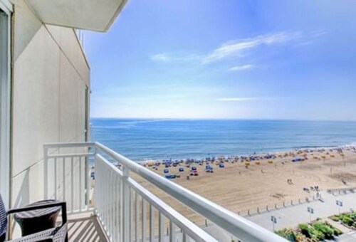 Boardwalk Oceanview Beachside, Eateries, 2BRs, Sleep 7, Indoor Heated Pool, Gym