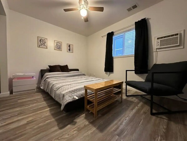 1 habitación, tabla de planchar con plancha, wifi y ropa de cama 