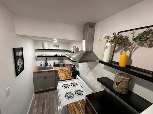 Private 1 bed/1bath by Downtown Columbus, Arenas, & Hospitals