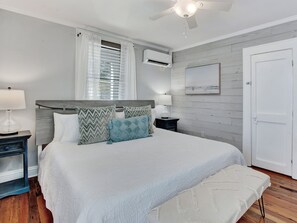 1 habitación, tabla de planchar con plancha, wifi gratis y ropa de cama 