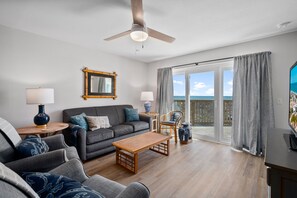 Smart-TV, fotballspill, bordtennis og bøker