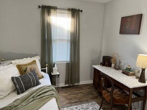 3 bedrooms, iron/ironing board, WiFi, bed sheets - The Cheery Nook in Salisbury (Salisbury)
