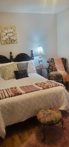 3 slaapkamers, een strijkplank/strijkijzer, wifi, beddengoed