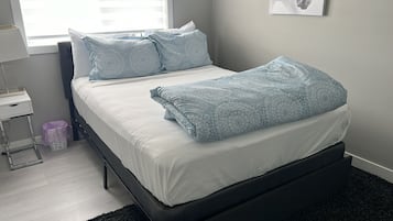 3 bedrooms, desk, iron/ironing board, WiFi