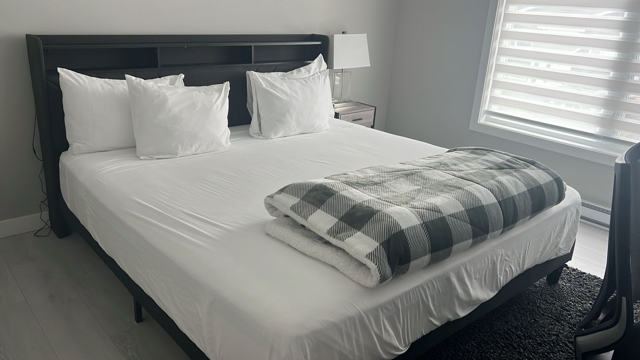 3 habitaciones, escritorio, tabla de planchar con plancha y wifi 