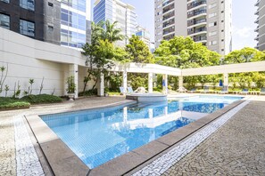 Outdoor pool, pool umbrellas, pool loungers - You Stay at Vila Olimpia - The World (São Paulo)