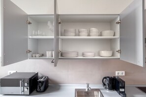 Refrigerador, microondas, horno, placa de cocina