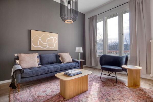 TV, stereo - Marvelous Charlottenburg 1BR, Fully Furnished & Equipped, by Blueground (Berlin)